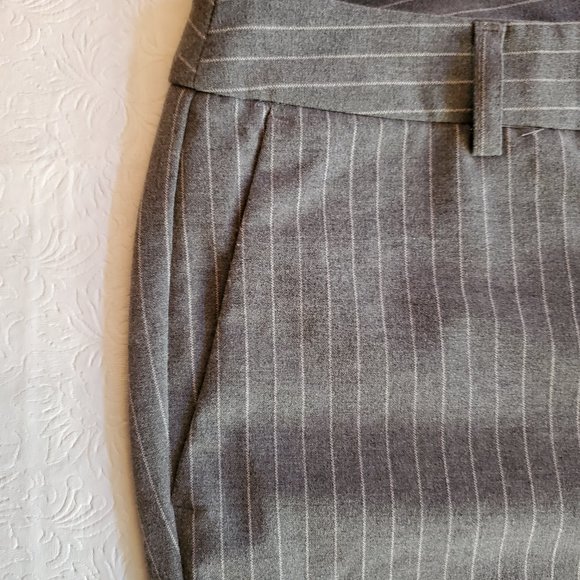 Adrienne Vittadini Women's Gray Pinstriped Dress Pants, Size 6 - Picture 2 of 9